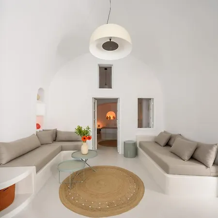 Villa Lcv Oia Lathouri Cave Villa With Heated Plunge Pool