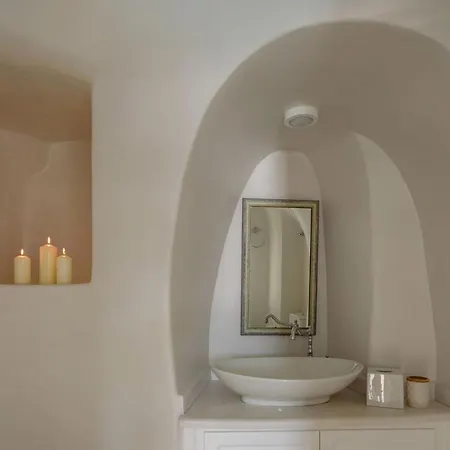 Lcv Oia Lathouri Cave Villa With Heated Plunge Pool *