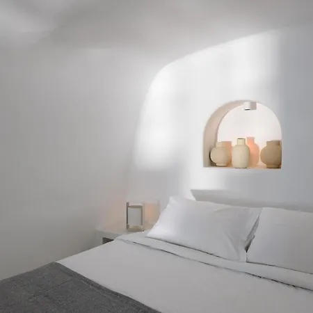 Lcv Oia Lathouri Cave Villa With Heated Plunge Pool *