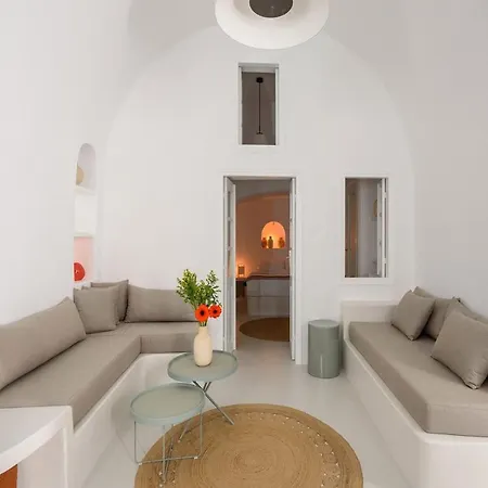 Lcv Oia Lathouri Cave Villa With Heated Plunge Pool Villa Oia (Santorini)