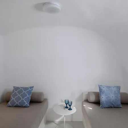 Lcv Oia Lathouri Cave Villa With Heated Plunge Pool * Oia (Santorini)